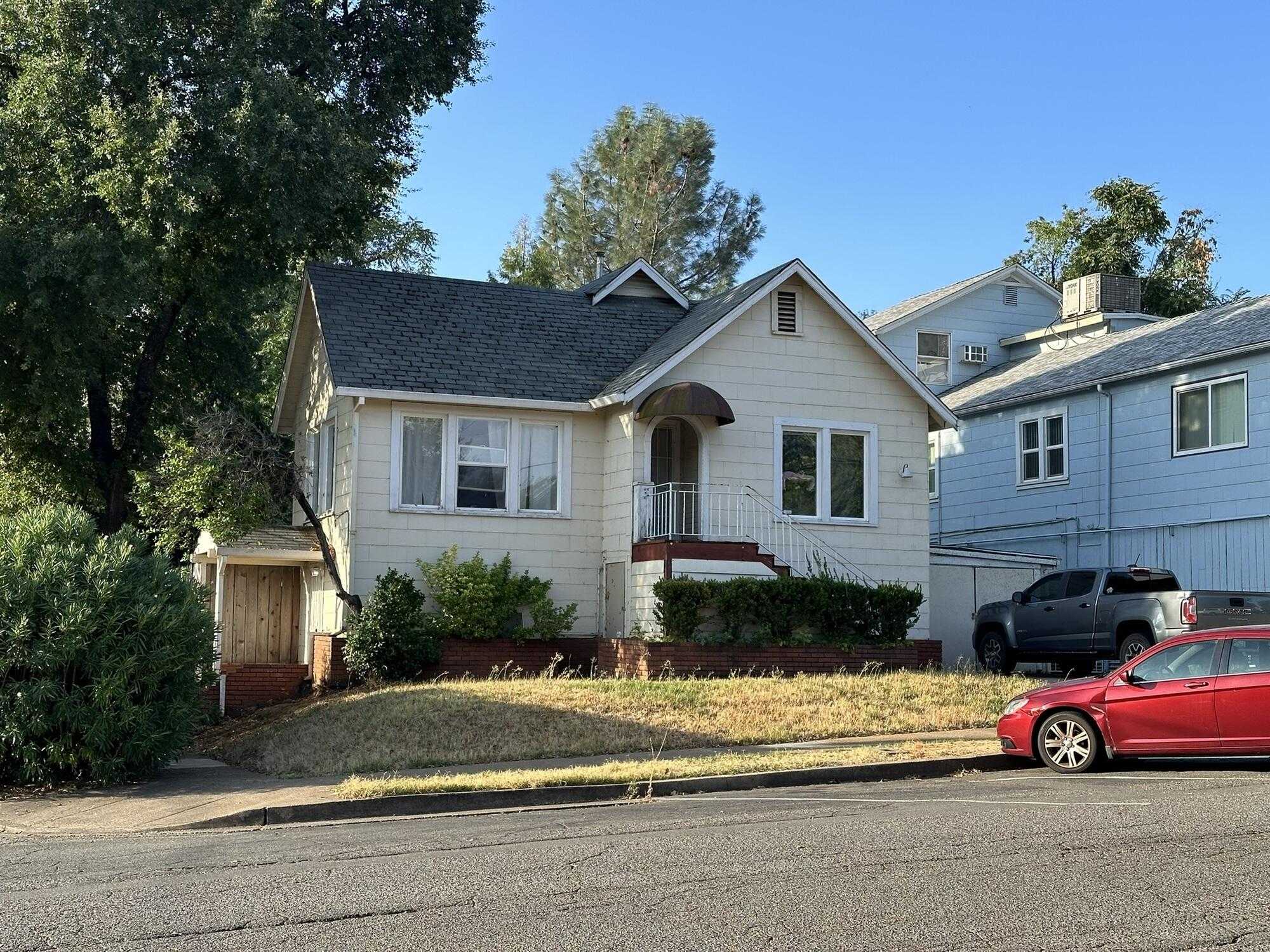 photo 3: 1105 Eureka Way, Redding CA 96002