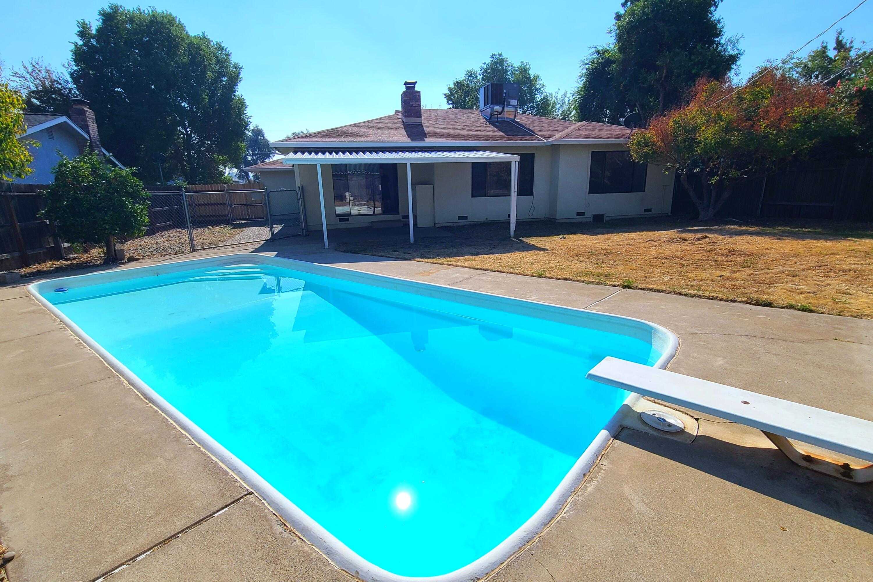 photo 2: 2052 Glengary Drive, Redding CA 96001