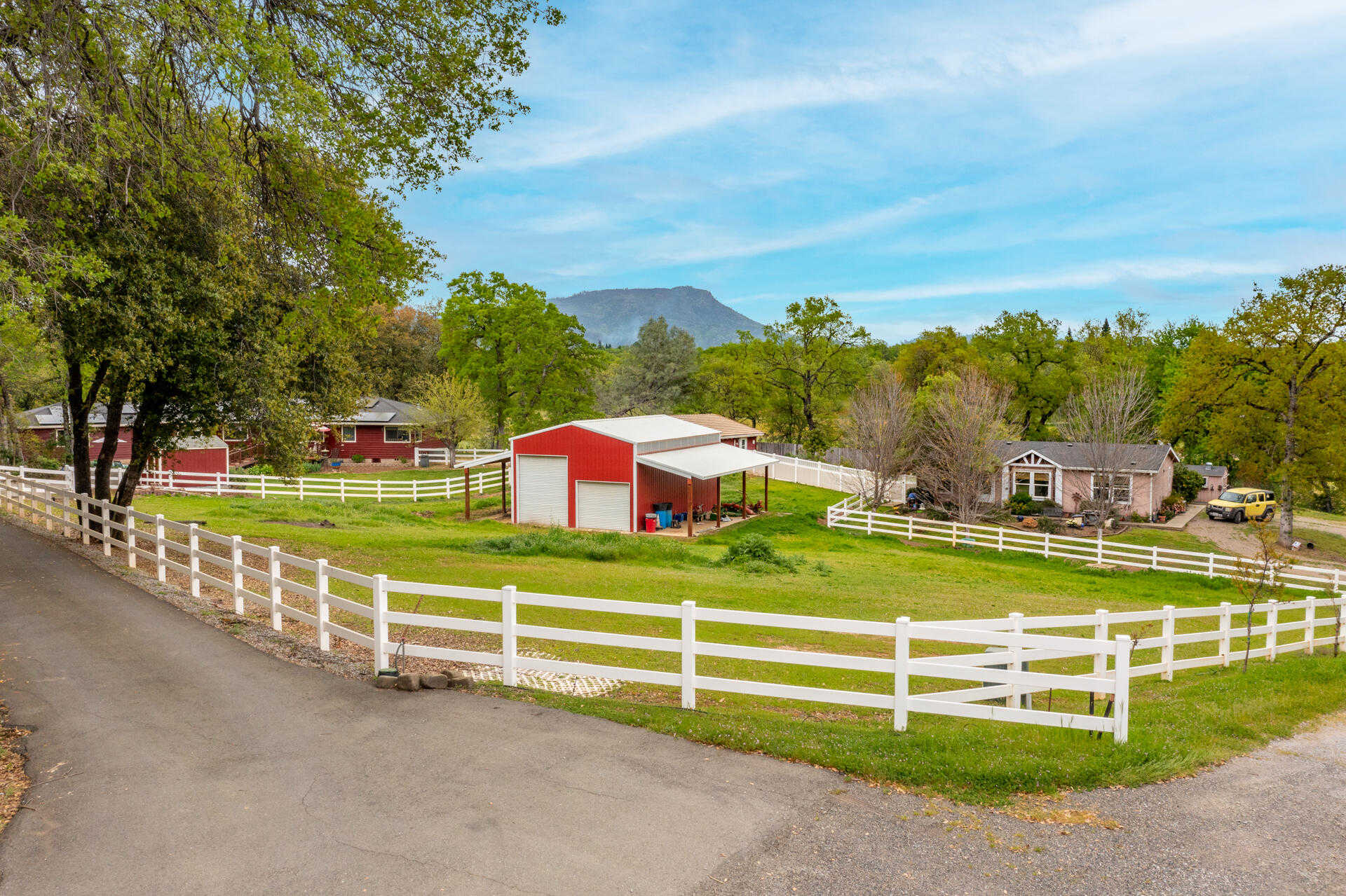 photo 2: 20424 Helena Oaks Lane, Redding CA 96003