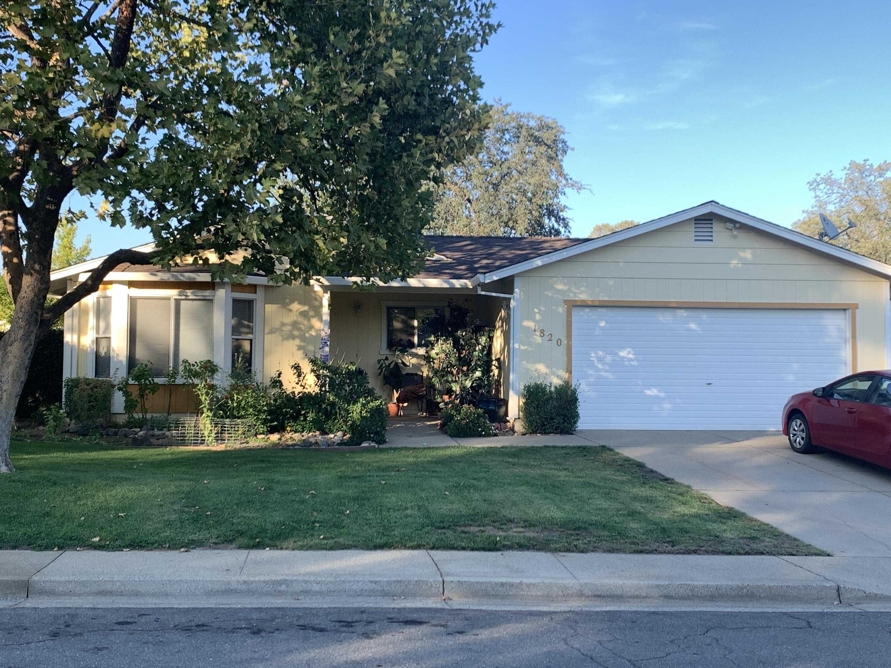 photo 1: 1820 Dakota Way, Redding CA 96003