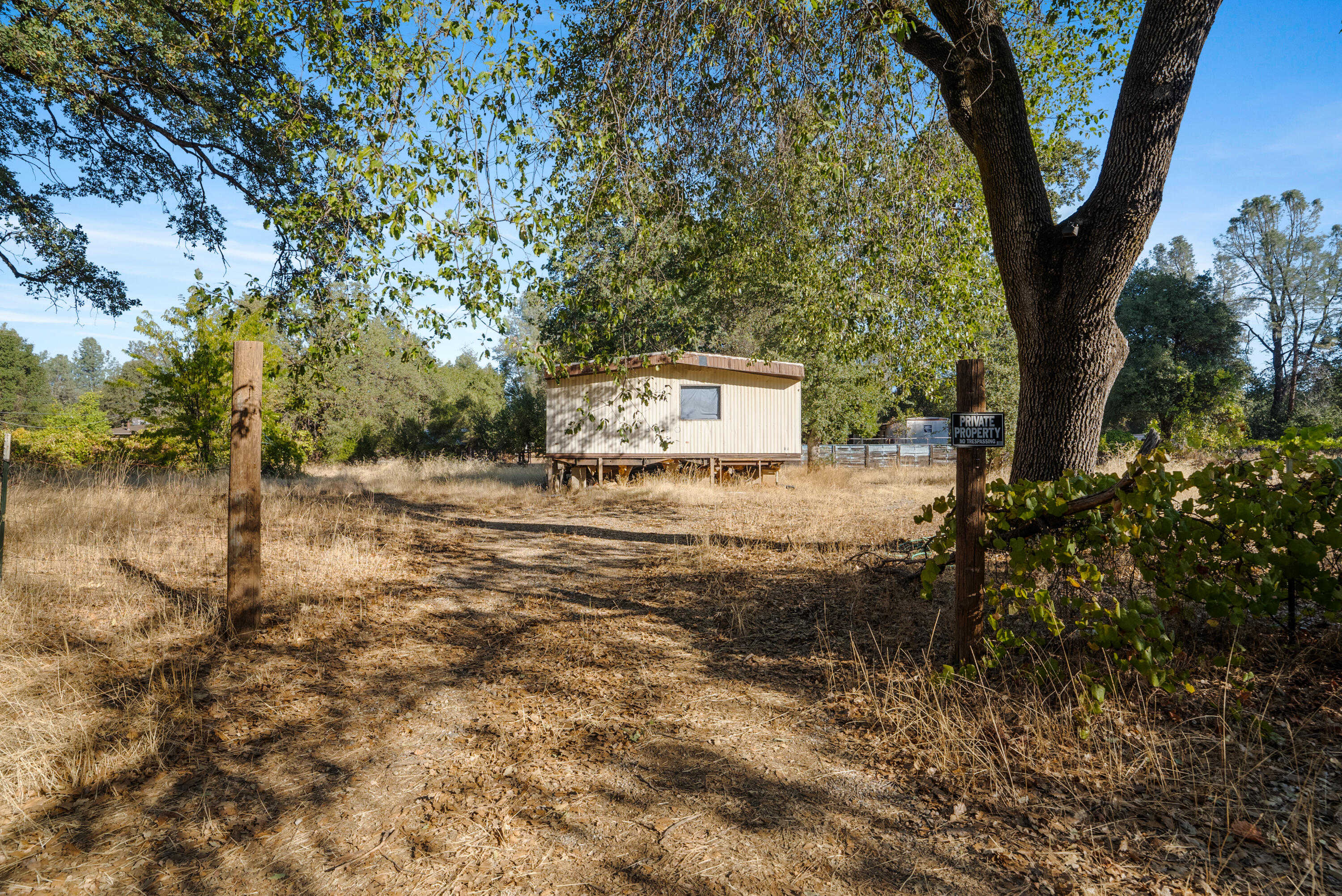 photo 2: 3130 Lakey Lane, Redding CA 96003