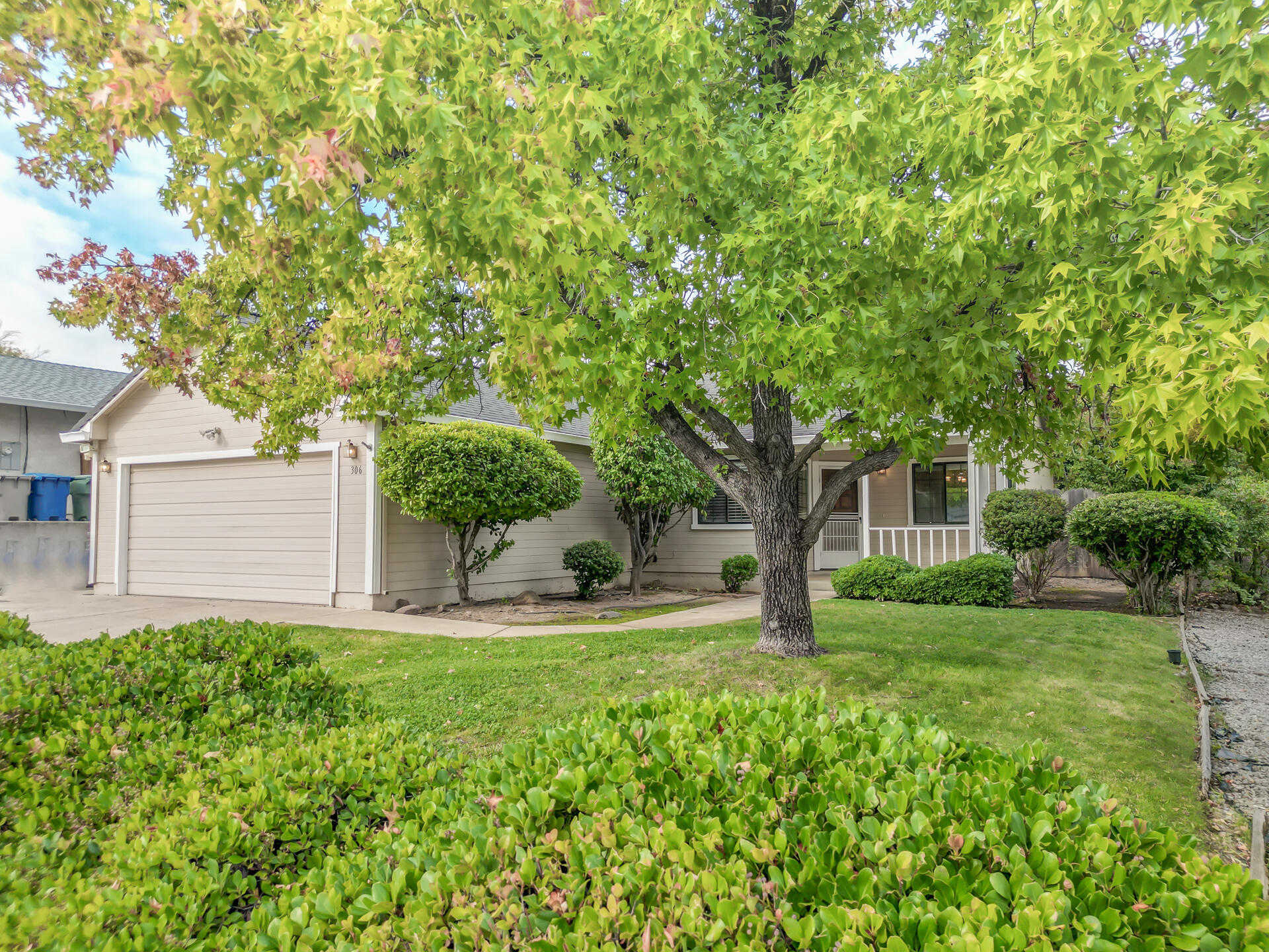 photo 2: 306 Springer Drive, Redding CA 96003