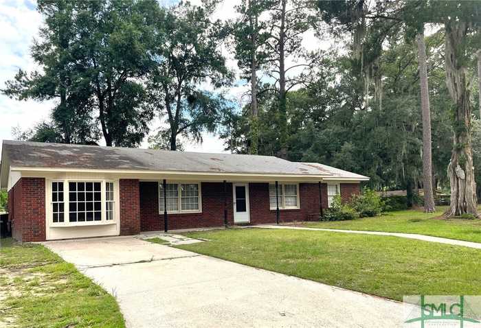 photo 1: 17 Hillyer Drive, Savannah GA 31406