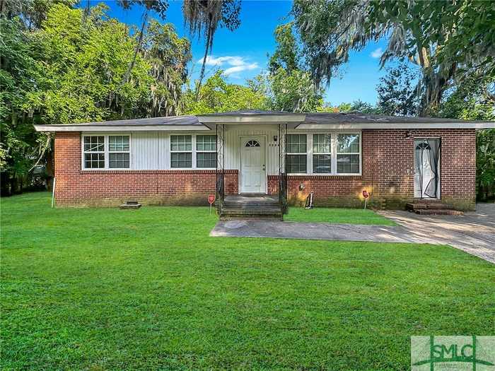 photo 1: 5306 Jasmine Avenue, Savannah GA 31406