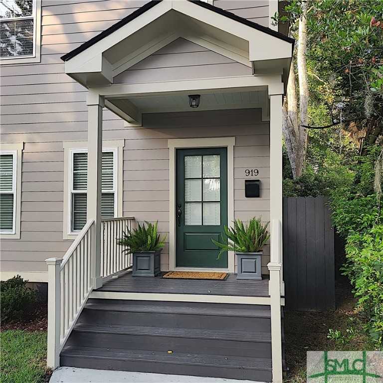 photo 2: 919 E Waldburg Street, Savannah GA 31401