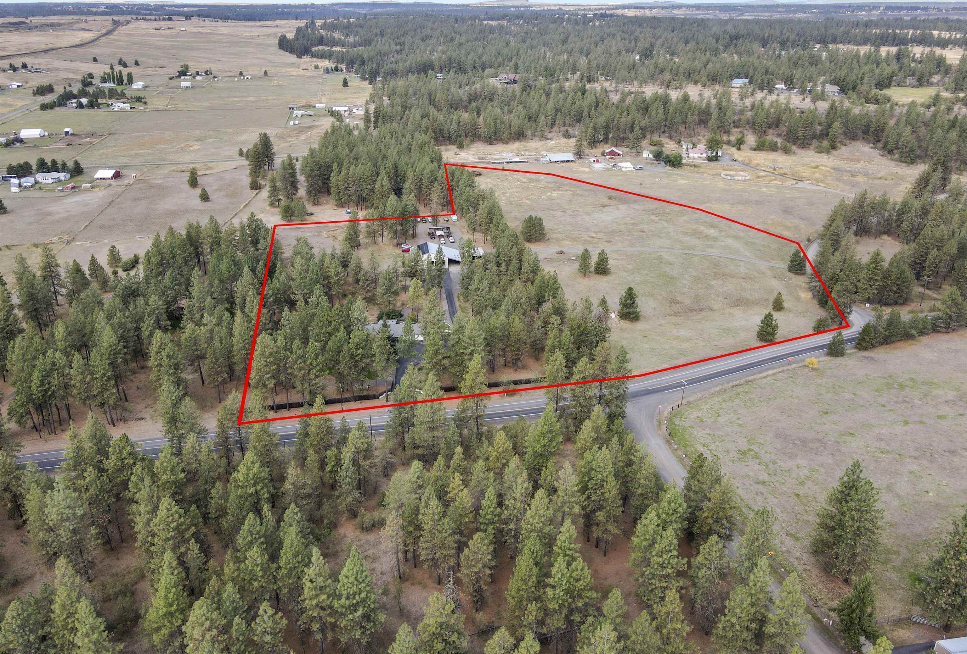 photo 2: 3909 N Old Trails Rd, Spokane WA 99224