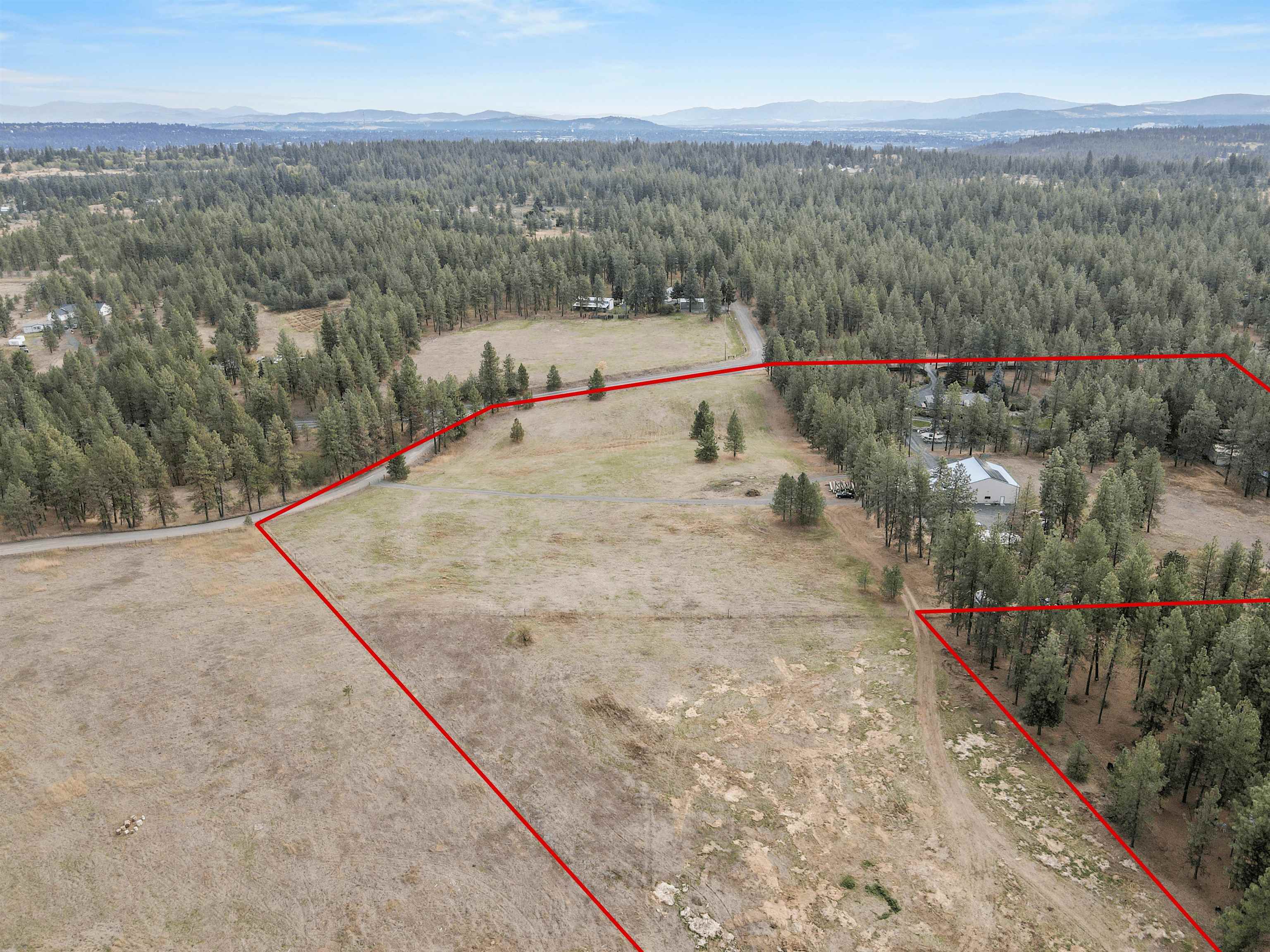 photo 3: 3909 N Old Trails Rd, Spokane WA 99224