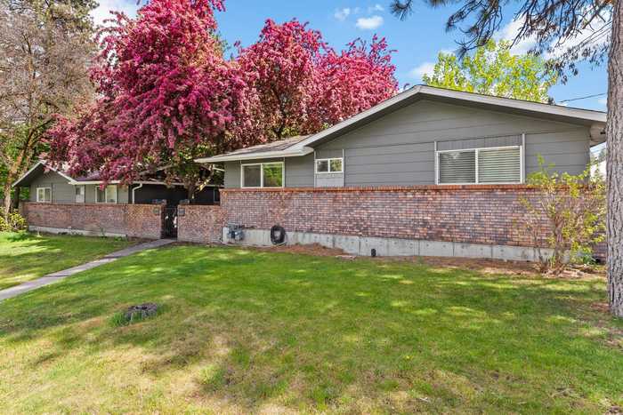 photo 1: 821 S Thor St, Spokane WA 99202