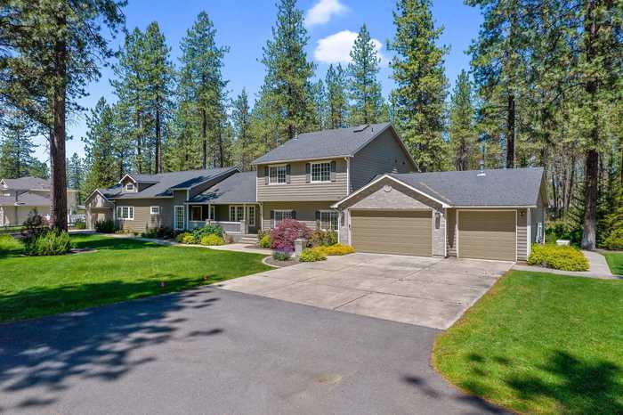 photo 1: 4911 E GREENBLUFF Rd, Spokane WA 99005