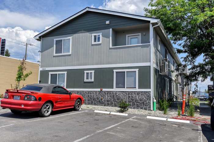 photo 1: 3002 N Crestline St, Spokane WA 99207