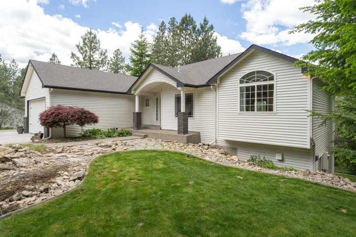 photo 1: 4720 S Wildwood Ln, Spokane WA 99206