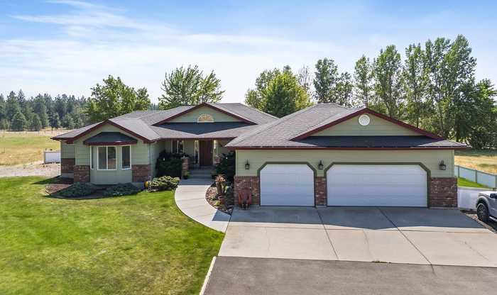 photo 2: 67 E Stutler Rd, Spokane WA 99224