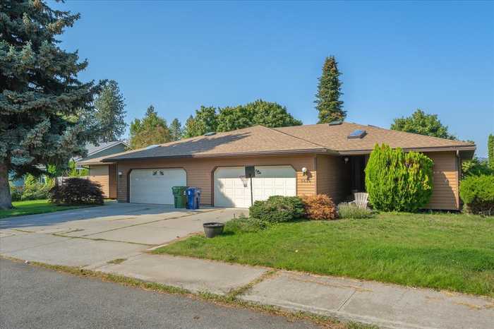 photo 1: 5426 W Ridgecrest Dr, Spokane WA 99208