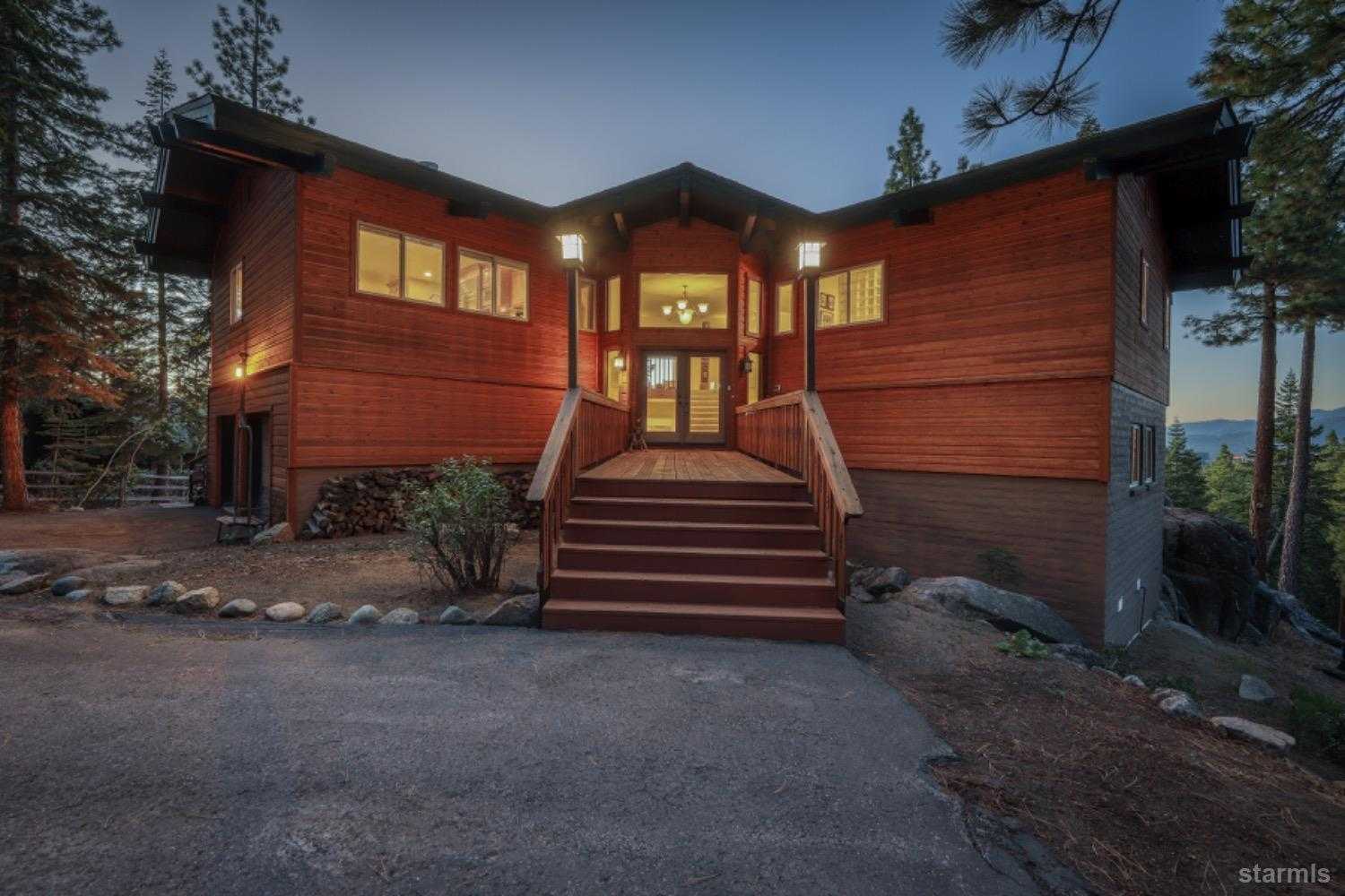 photo 2: 1321 Wildwood Avenue, South Lake Tahoe CA 96150