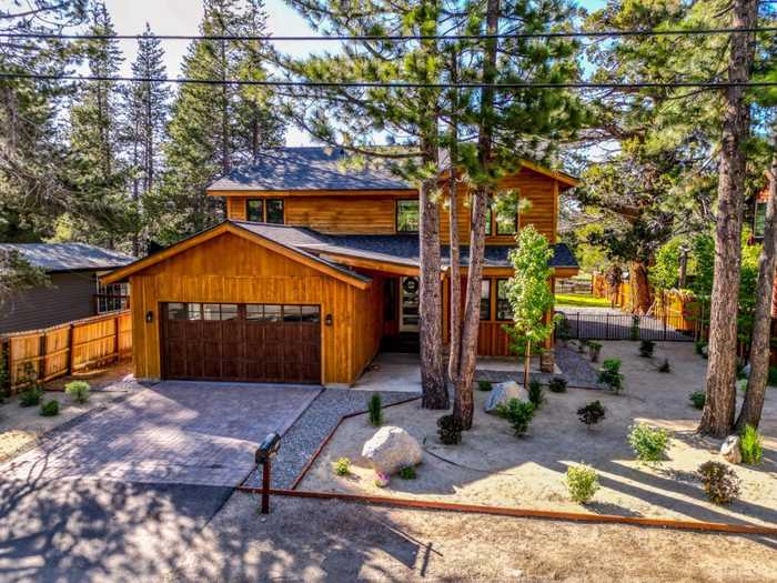 photo 1: 1050 Cheyenne Drive, South Lake Tahoe CA 96150