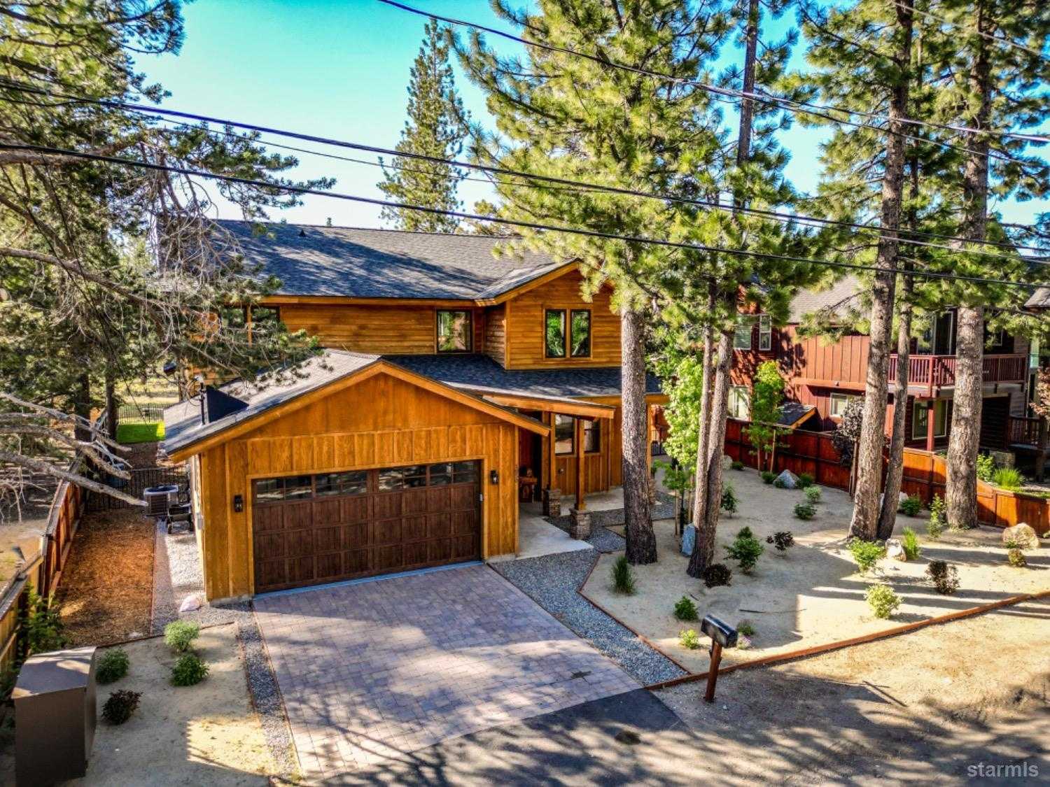 photo 2: 1050 Cheyenne Drive, South Lake Tahoe CA 96150