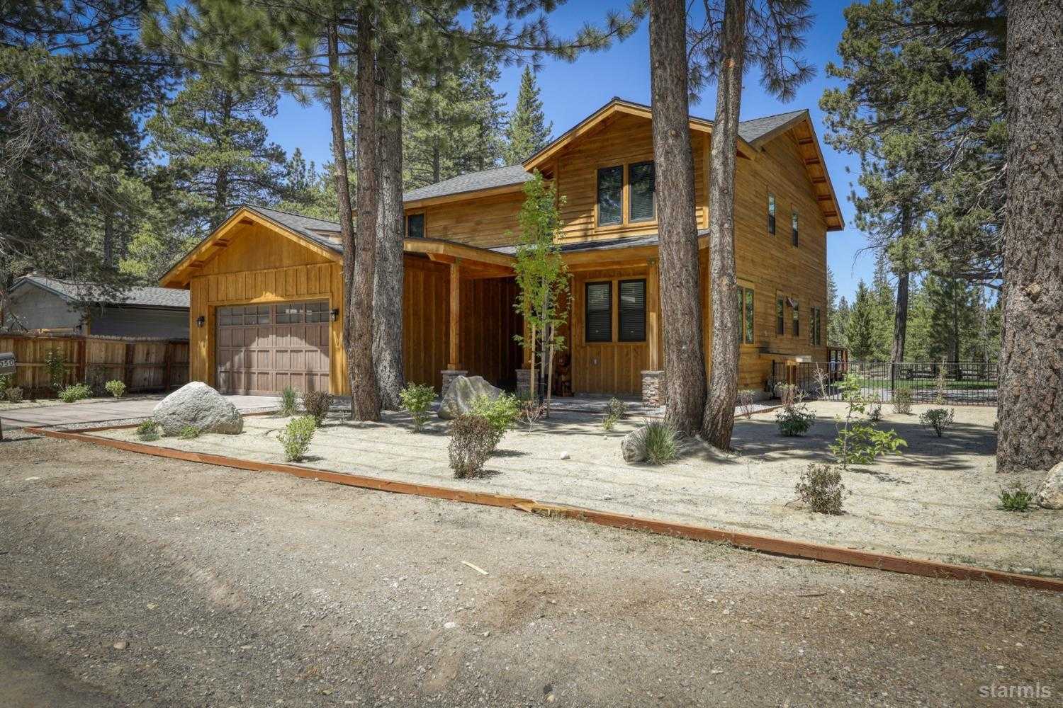 photo 3: 1050 Cheyenne Drive, South Lake Tahoe CA 96150