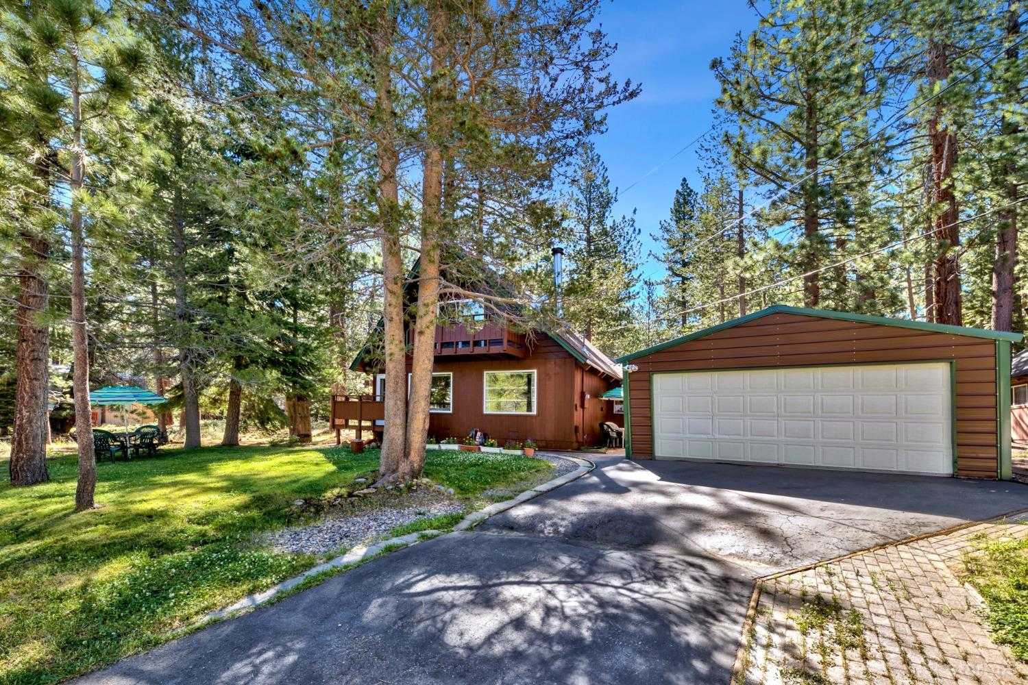 photo 2: 1917 Susquehana Drive, South Lake Tahoe CA 96150