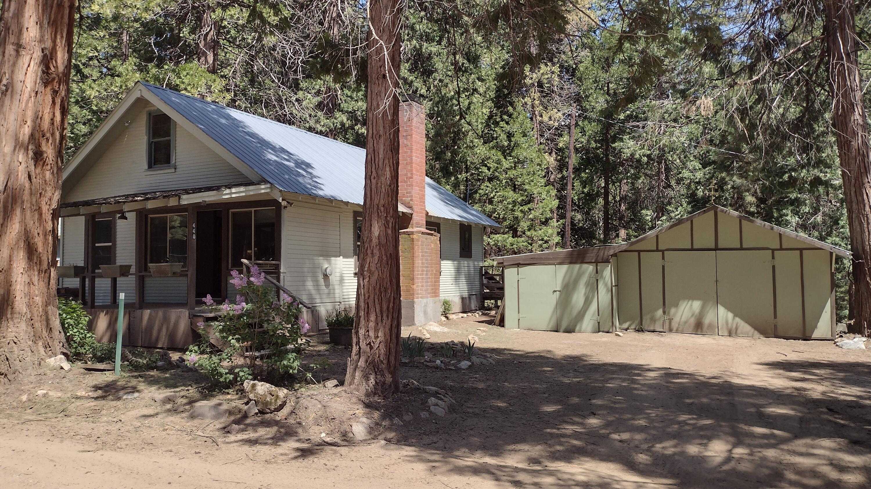 photo 1: 440 Trails End, Camp Nelson CA 93265