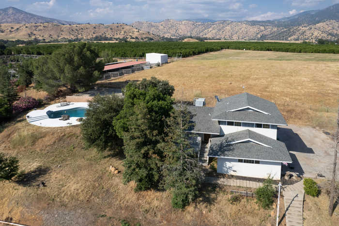 photo 1: 33292 Tule Oak Drive, Springville CA 93265