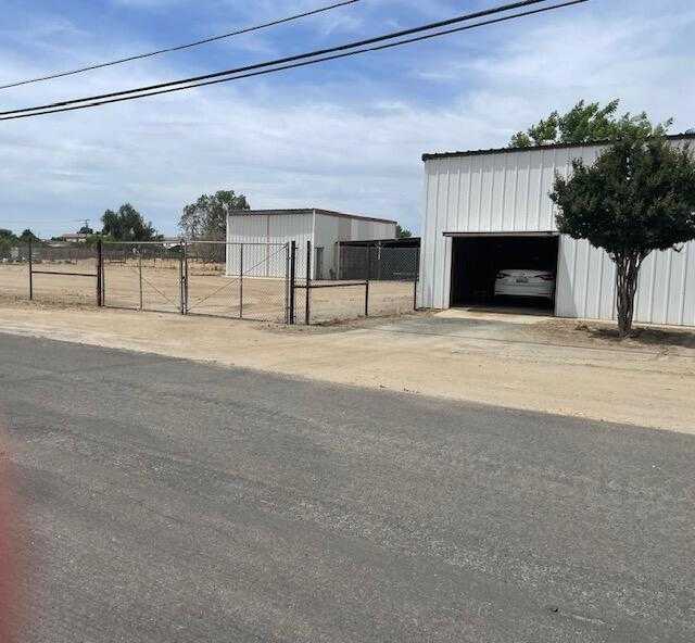 photo 1: 905 Victory Street, Porterville CA 93257