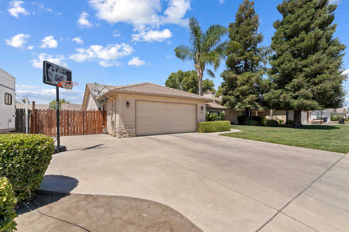 photo 2: 1636 River Springs Avenue, Porterville CA 93257