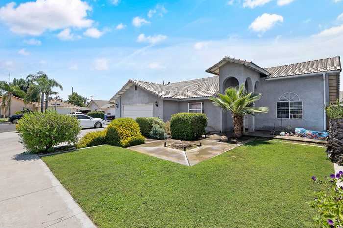 photo 2: 863 Greenfield Drive, Porterville CA 93257