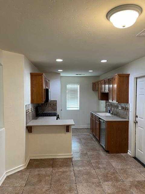 photo 2: 293 S Parkwest Street, Porterville CA 93257