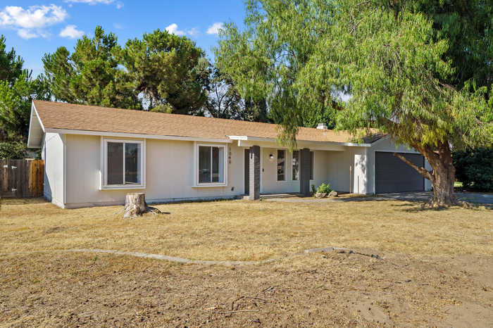 photo 2: 1040 W Thurman Avenue, Porterville CA 93257