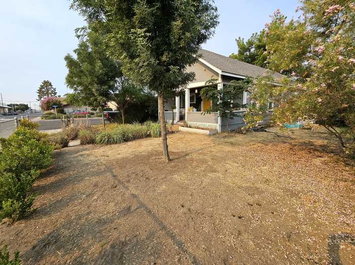 photo 2: 73 N E Street, Porterville CA 93257