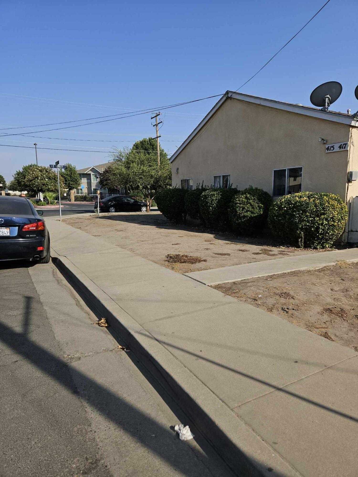 photo 2: 419 S E Street, Porterville CA 93257