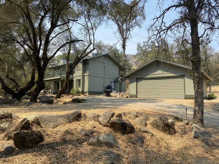 photo 1: 43777 Kaweah River Drive, Three Rivers CA 93271