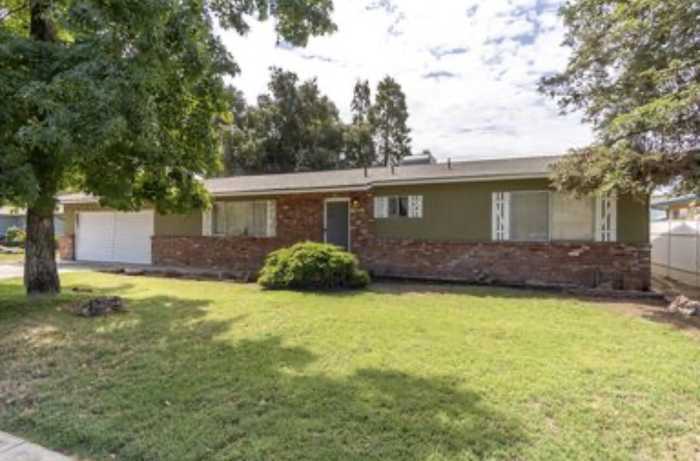 photo 1: 1027 E Mountain View Avenue, Porterville CA 93257