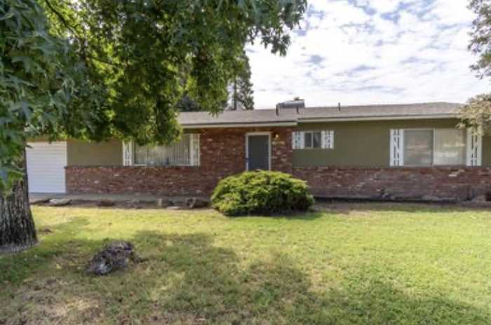 photo 2: 1027 E Mountain View Avenue, Porterville CA 93257