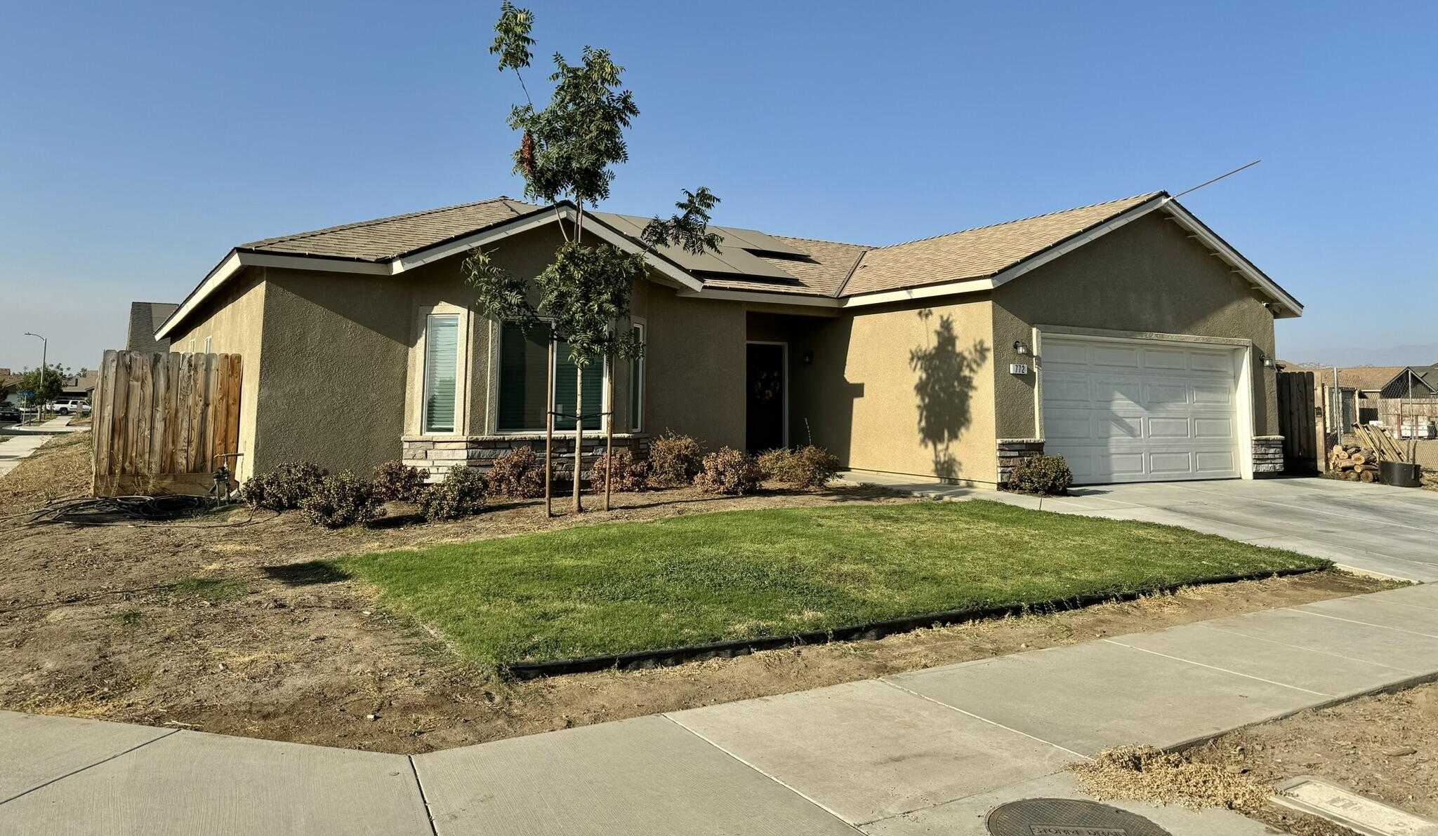 photo 2: 772 W Pin Oak Avenue, Porterville CA 93257