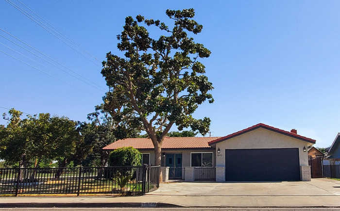 photo 2: 1611 W Grand Avenue, Porterville CA 93257