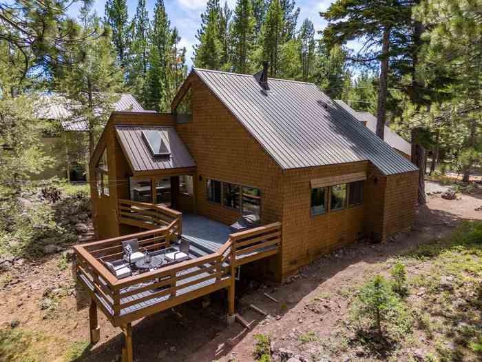 photo 1: 12611 Hillside Drive, Truckee CA 96161