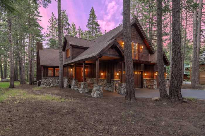 photo 1: 14022 Skiview Loop, Truckee CA 96161