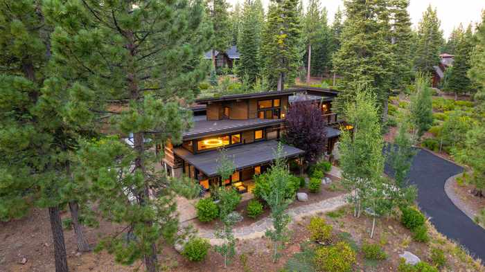 photo 2: 10910 Almendral Court, Truckee CA 96161