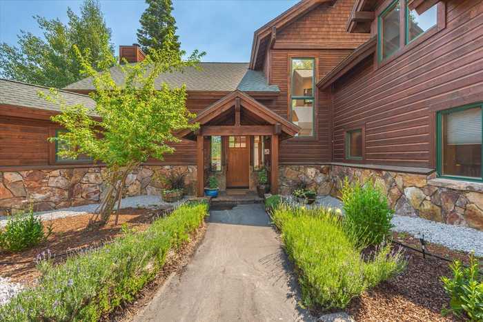 photo 2: 13316 Hillside Drive, Truckee CA 96161