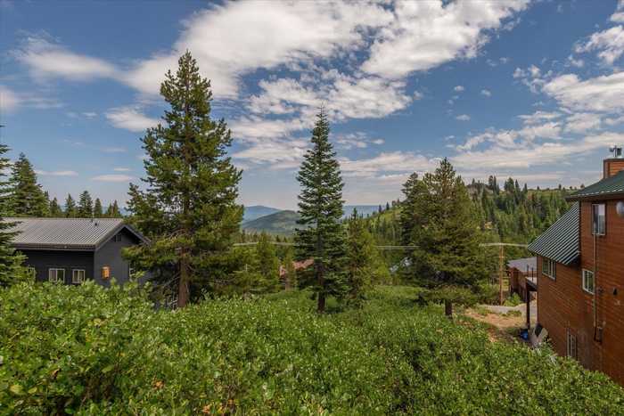 photo 1: 15644 Skislope Way, Truckee CA 96161