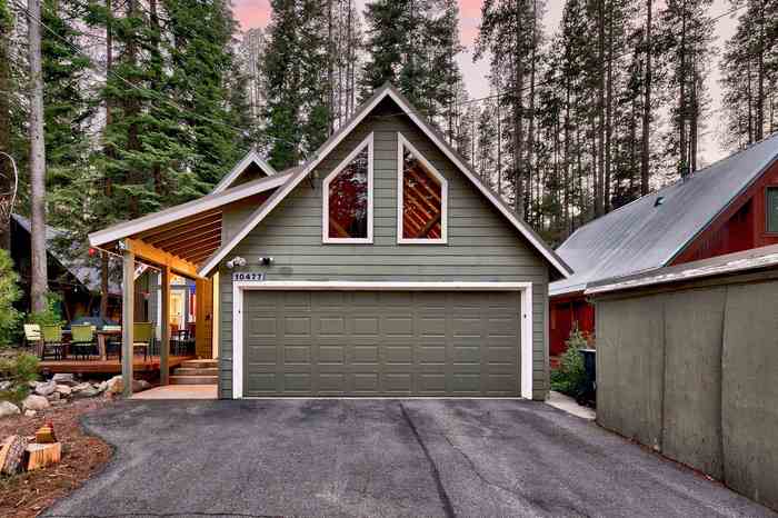 photo 2: 10477 Washoe Road, Truckee CA 96161