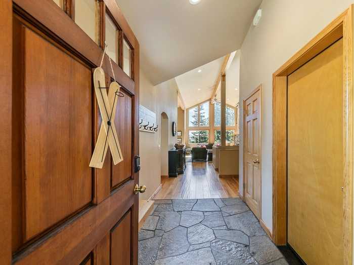 photo 2: 12983 Stockholm Way, Truckee CA 96161