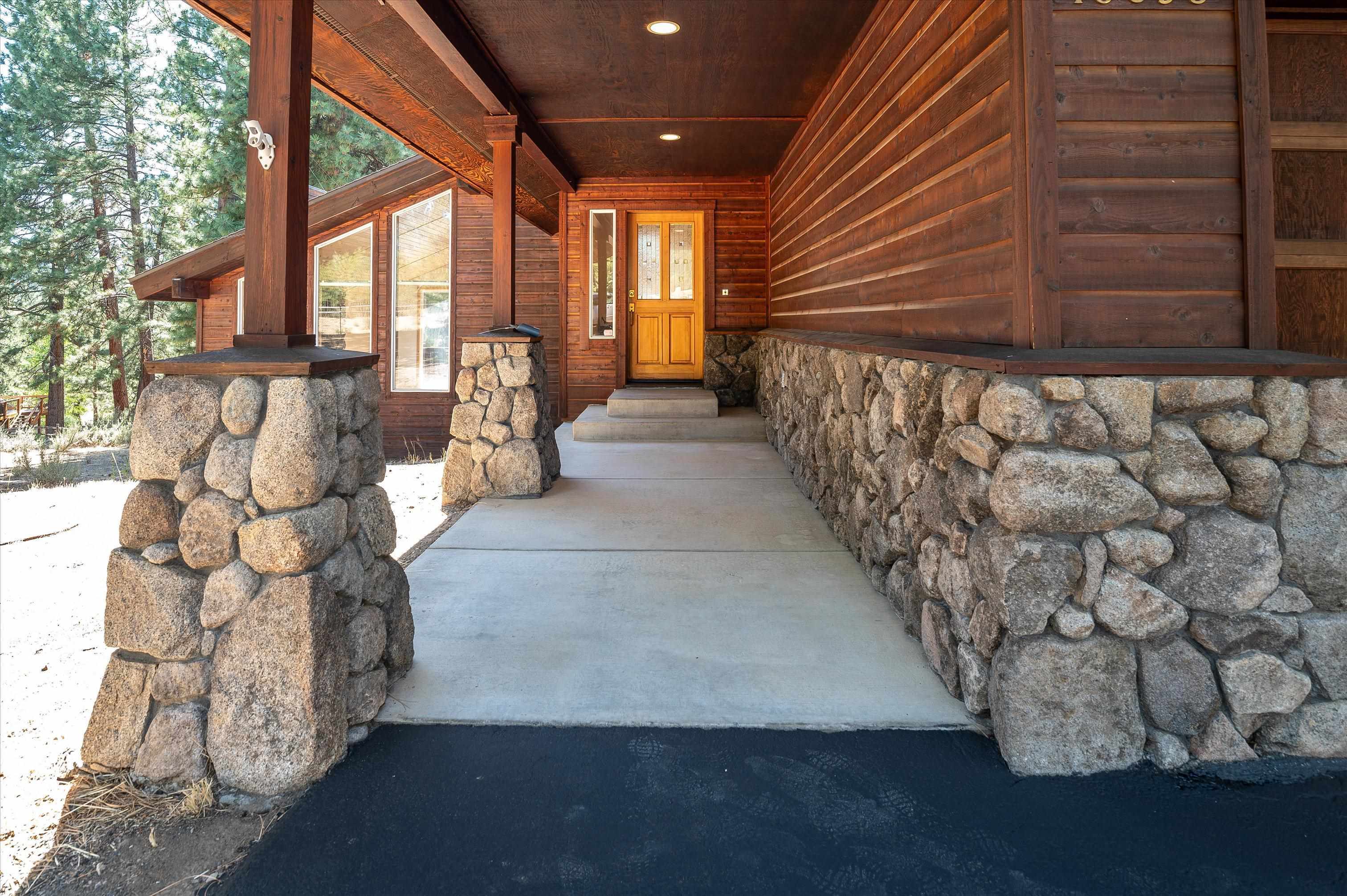 photo 3: 16095 Woodbridge Court, Truckee CA 96161