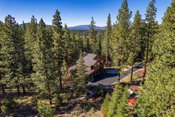 photo 2: 15721 Windsor Way, Truckee CA 96161