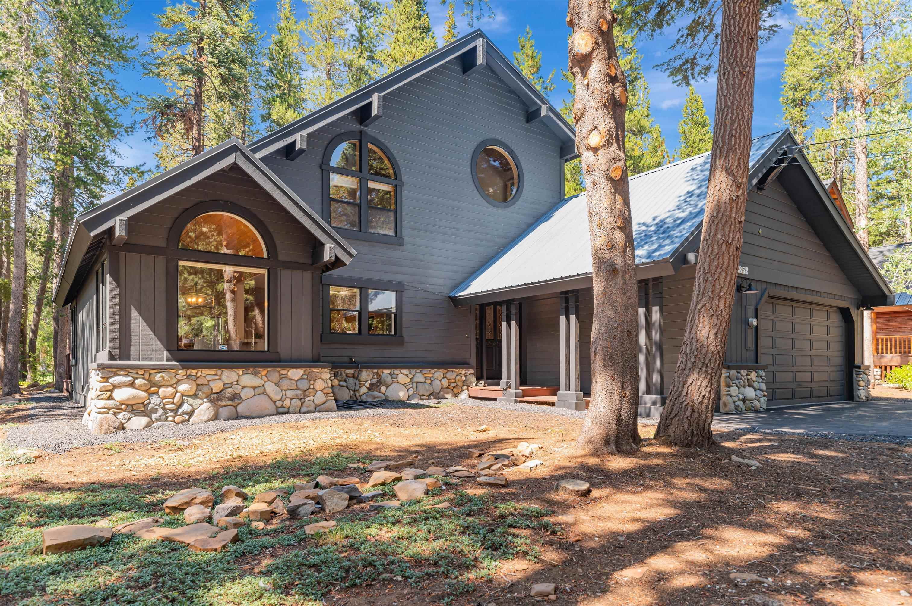 photo 2: 12852 Skiview Loop, Truckee CA 96161