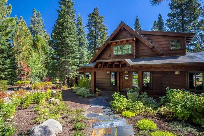 photo 2: 8940 Lahontan Drive, Truckee CA 96161