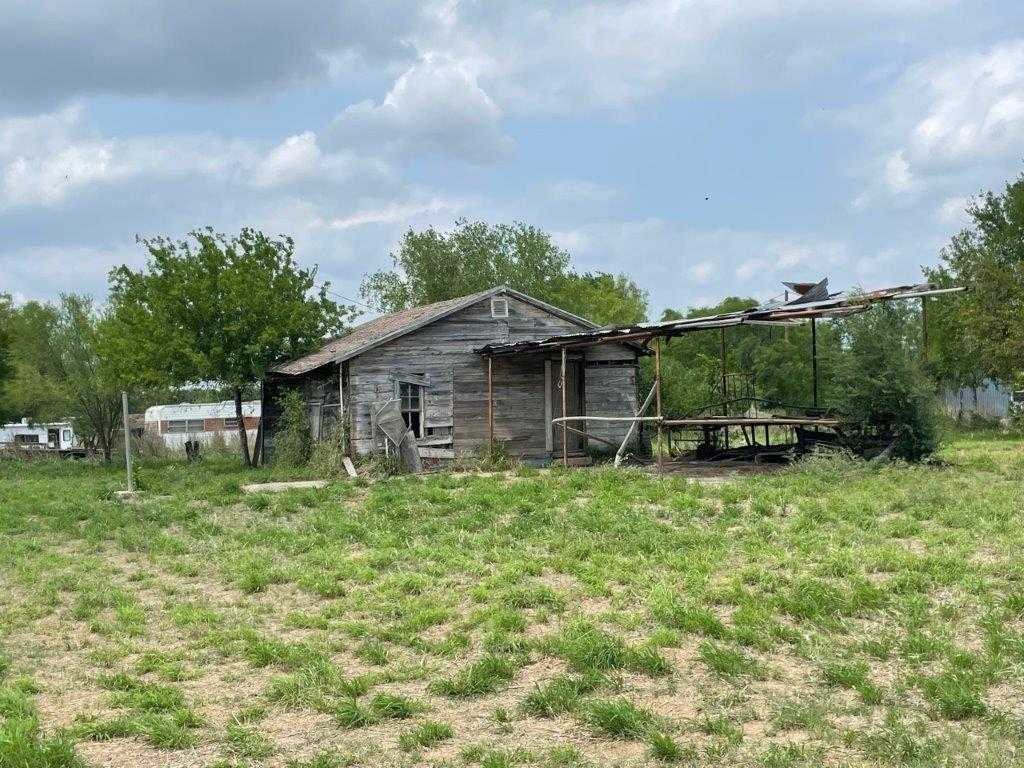 photo 3: 301 E Thompson Street, Hebbronville TX 78361