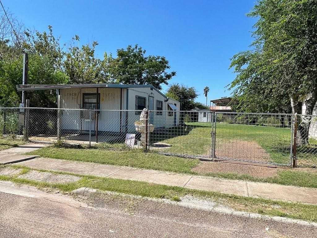 photo 3: 304 E Kohler Street, Hebbronville TX 78361