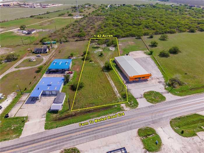 photo 2: 531 E Orange Avenue, Orange Grove TX 78372